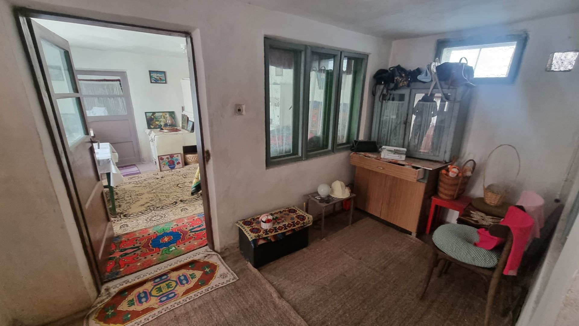 Casa modesta cu teren generos, zona Magura, - Poză 12