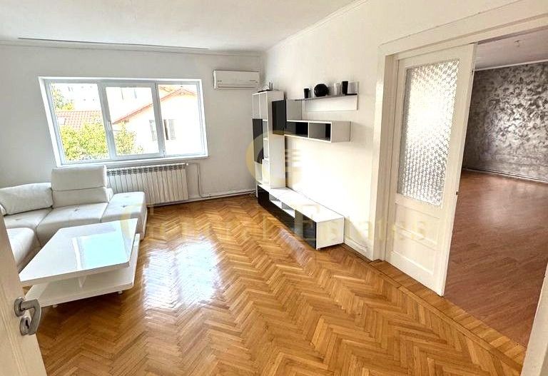 Apartament spatios cu 3 camere - Poză 12