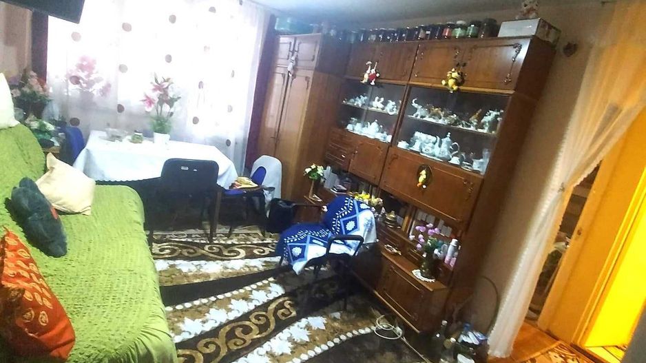 BRASADAS vinde ap 2 cam etaj 4/4 in Carpați 1. - Poză 1