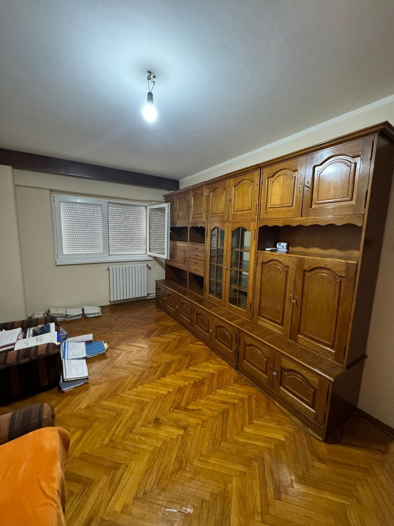 De vanzare apartament 3 camere - Poză 4
