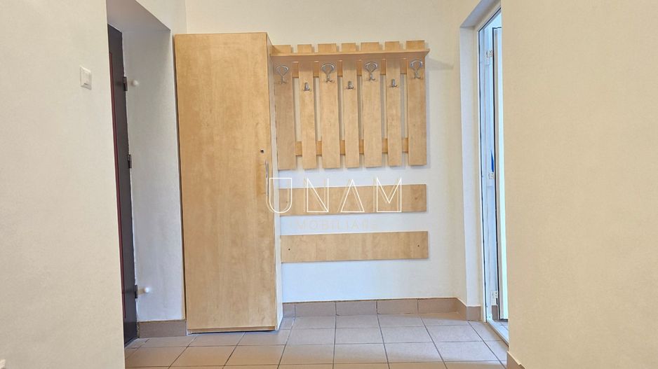 Birou renovat | Blocul 800 | ideal cabinet sau servicii - Poză 4