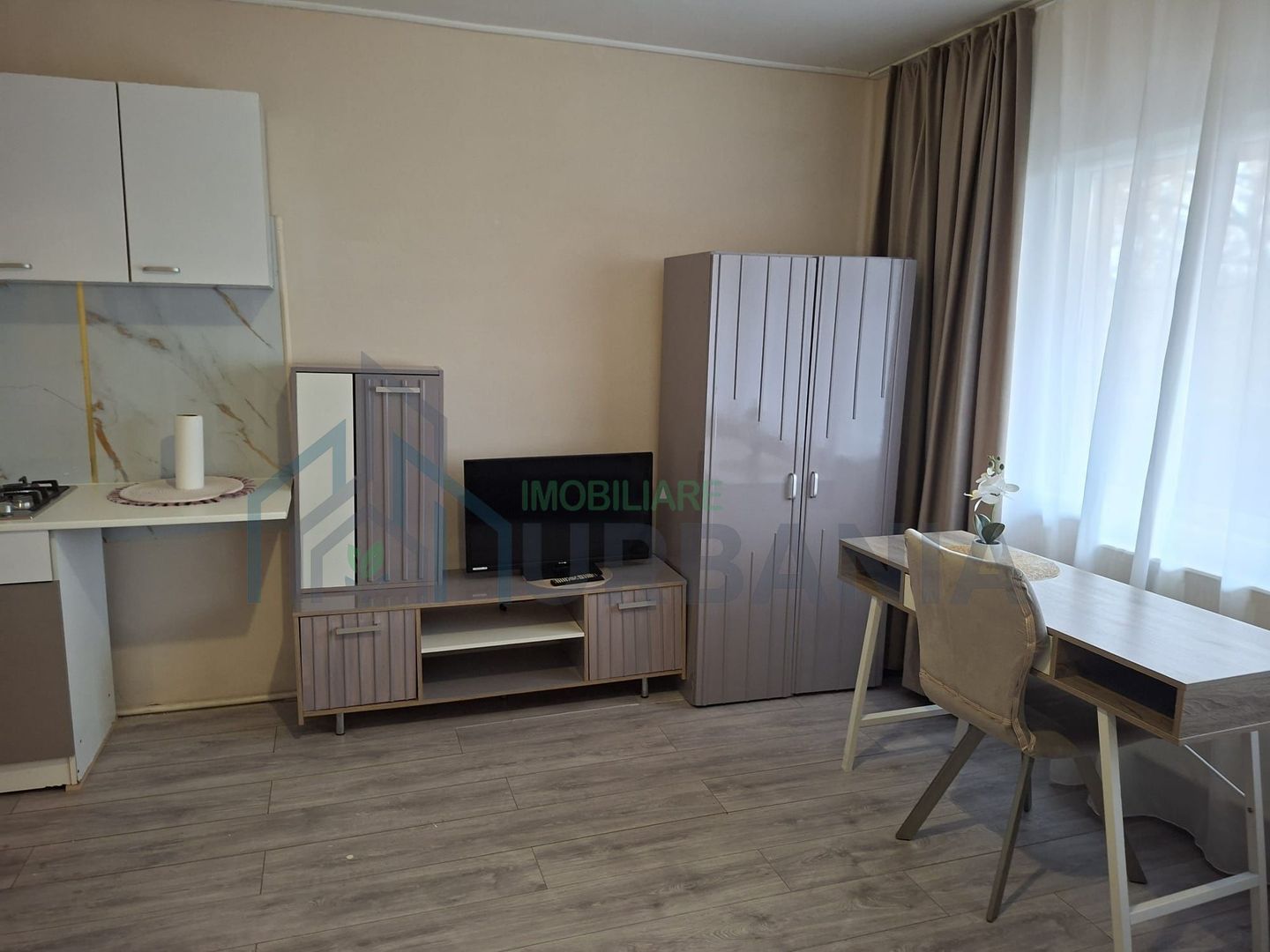 Gardoniera Tatarasi foarte aproape de Piata Chirila - Poză 1