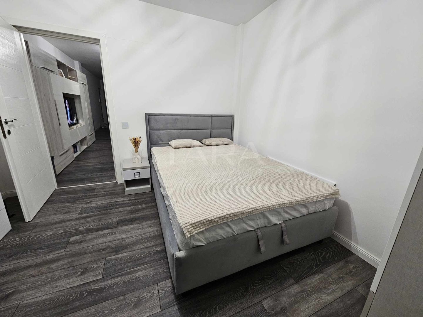Apartament 3 camere, terasă 34 mp, zonă liniștită. - Poză 4