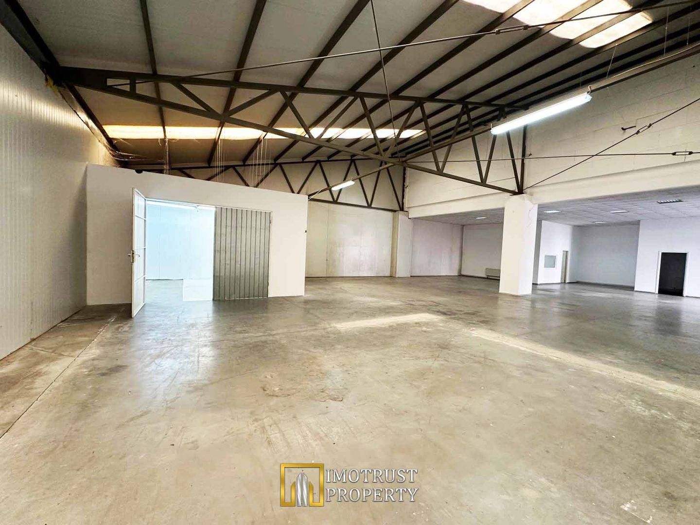 HALA INDUSTRIALA DE INCHIRIAT  338 MP, ARAD - Poză 5