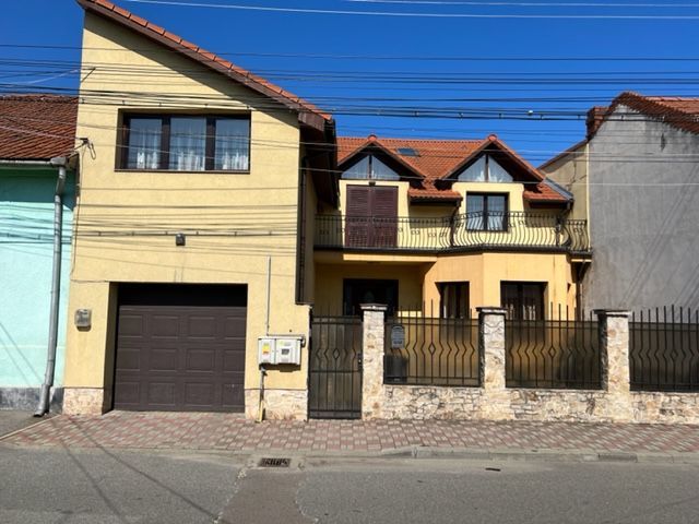 Casa deosebita 4 dormitoare ultracentral Lugoj - Poză 1