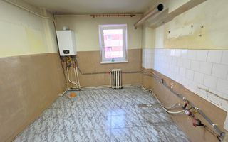 Apartament 4 camere, etaj 1, cu garaj si boxa, zona Scolii M. Eminescu - Poză 1