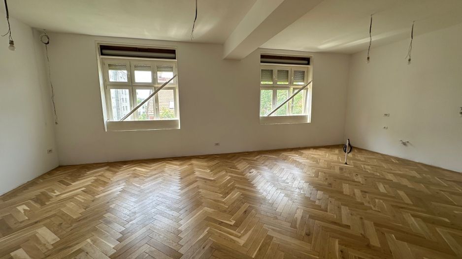 Apartament renovat în clădire istorică - are garaj - Poză 10