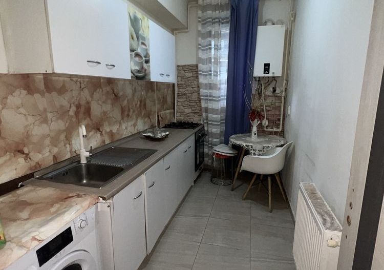 Inchiriere Apartament cu 3 camere Ozana, centrala proprie, demisol - Poză 6