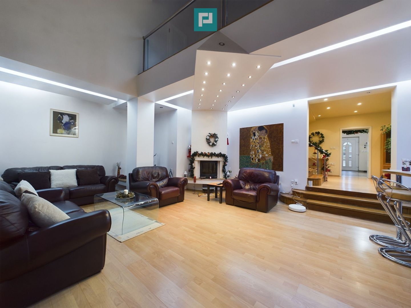 Casă situată Central în Dumbrăvița - Poză 1