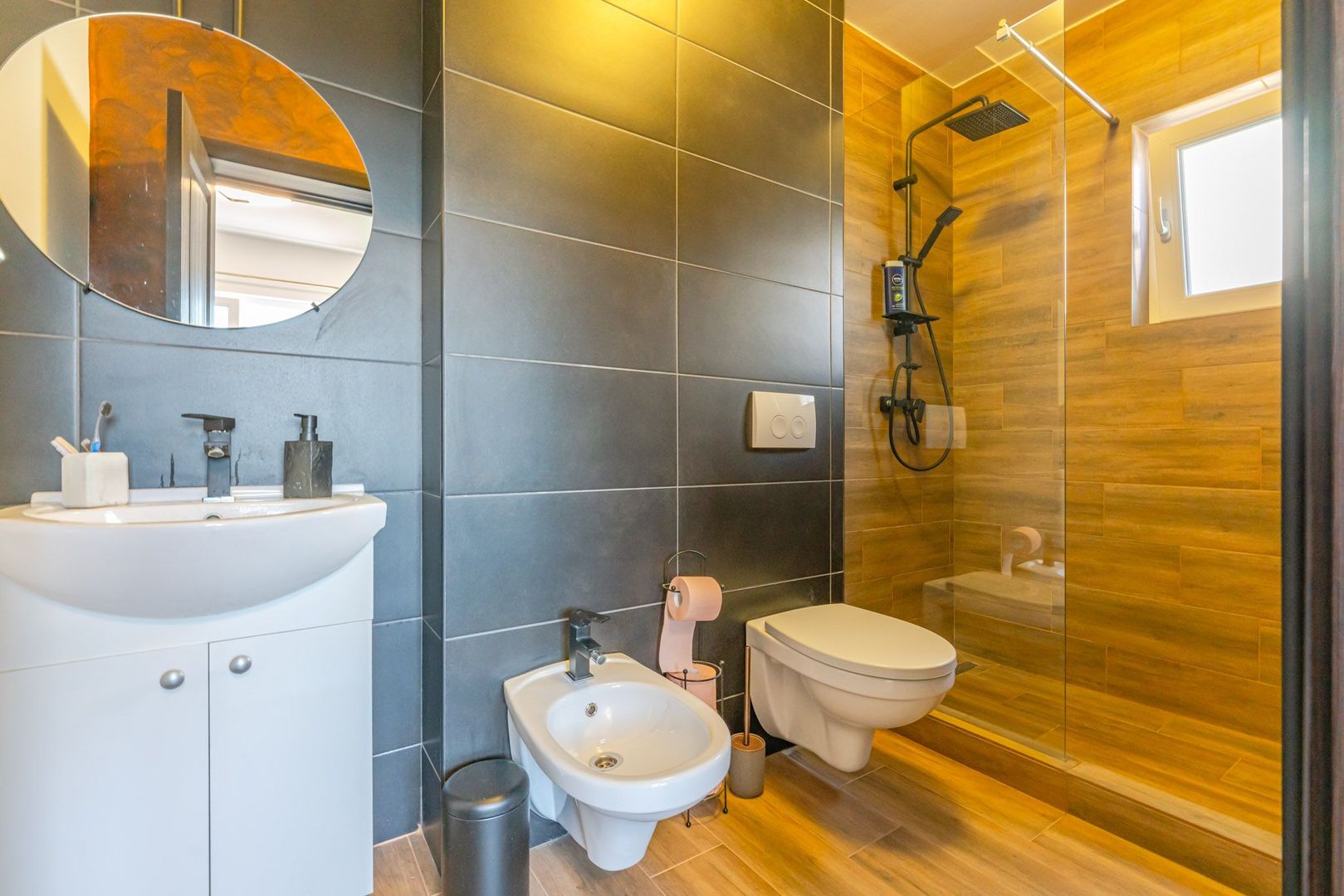 Casă Individuală de Închiriat, Încălzire în Pardoseală, Teren 400 mp - Poză 12