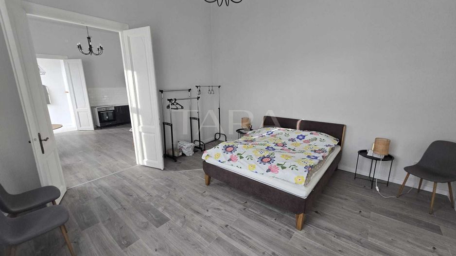 Apartament cu 3 camere, terasa,  zona Teatrului National. - Poză 1