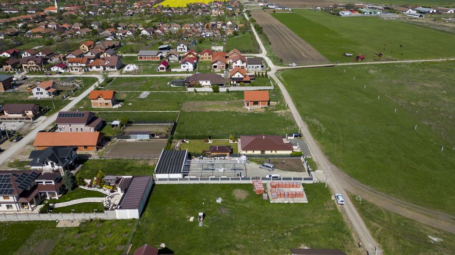 Loc de casă în Zimand Cuz+materiale de construcții - Poză 2