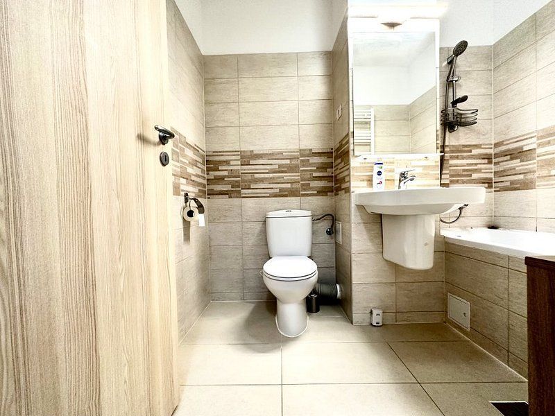 Un apartament cu 3 camere + loc parcare, primitor și modern, în zona Centrală - Poză 12