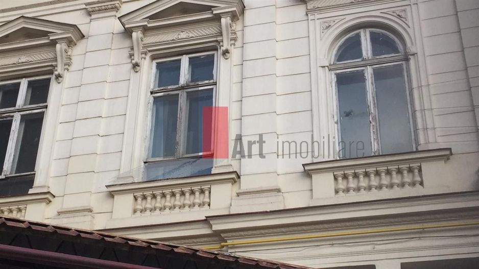 Cladire Universitate KM 0 - Poză 2