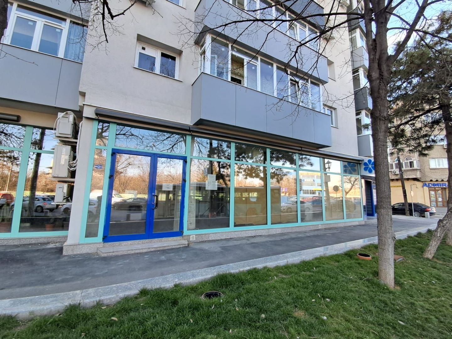 Spatiu comercial vitrina de 20 M - Metrou Eroii Revolutiei S143 - Poză 2