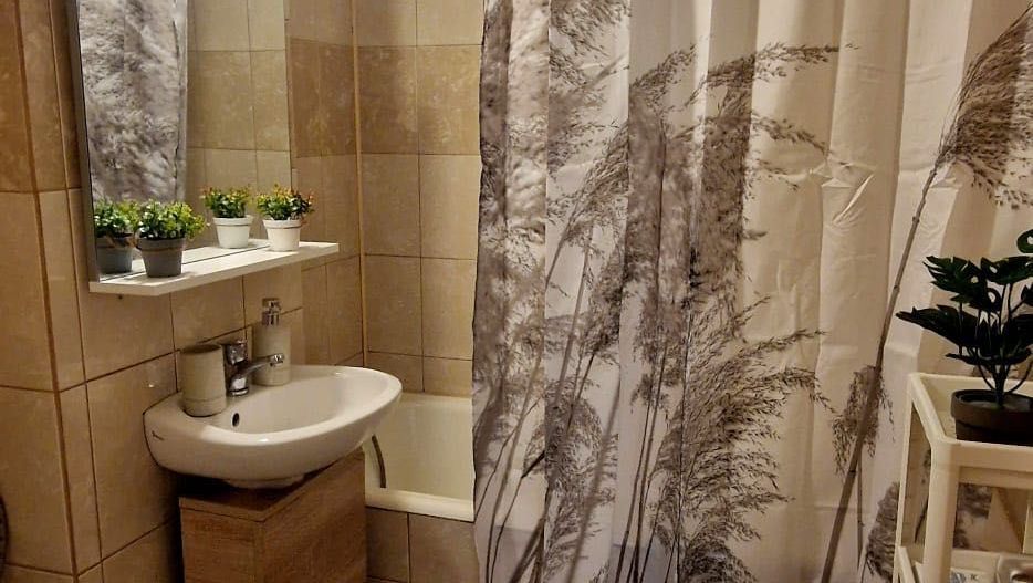 Garsonieră modernă, etaj 2, AC, 5 min metrou Titan - Poză 4