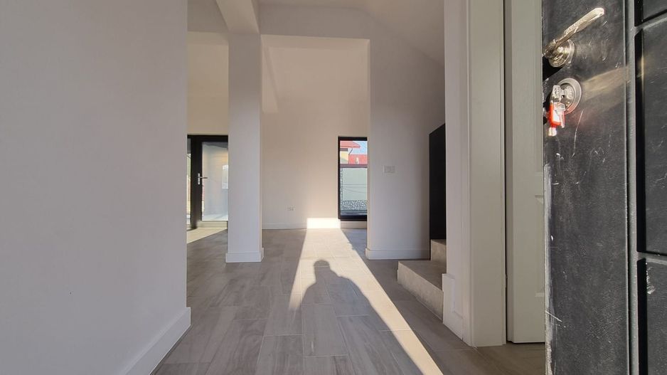 Vilă NOUĂ | Curte 400 mp | Mansardă pe placă | Lângă Parc Ghidigeni - Poză 3