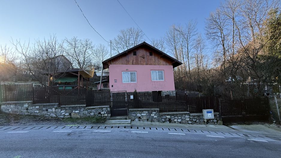 Casa 5 camere, foișor , garaj și teren 800mp cu toate utilitățile! - Poză 34