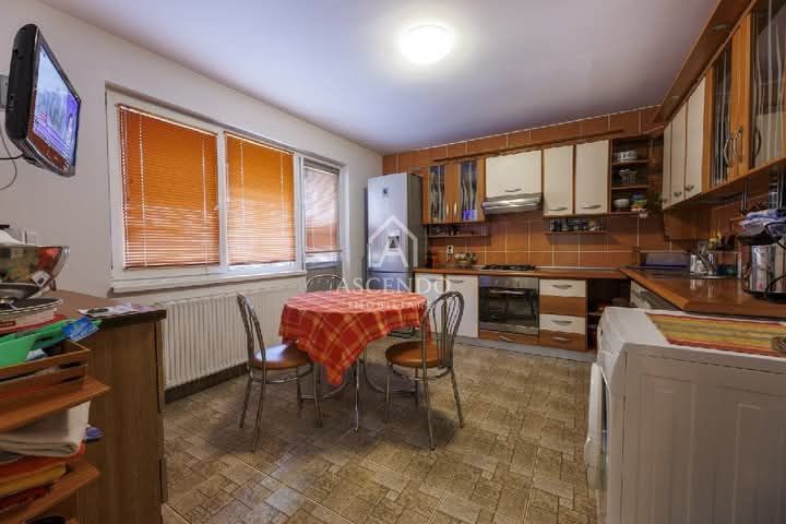 Vilă cu vedere panoramică în Breaza – Ideală pentru vacanță sau investiție - Poză 7