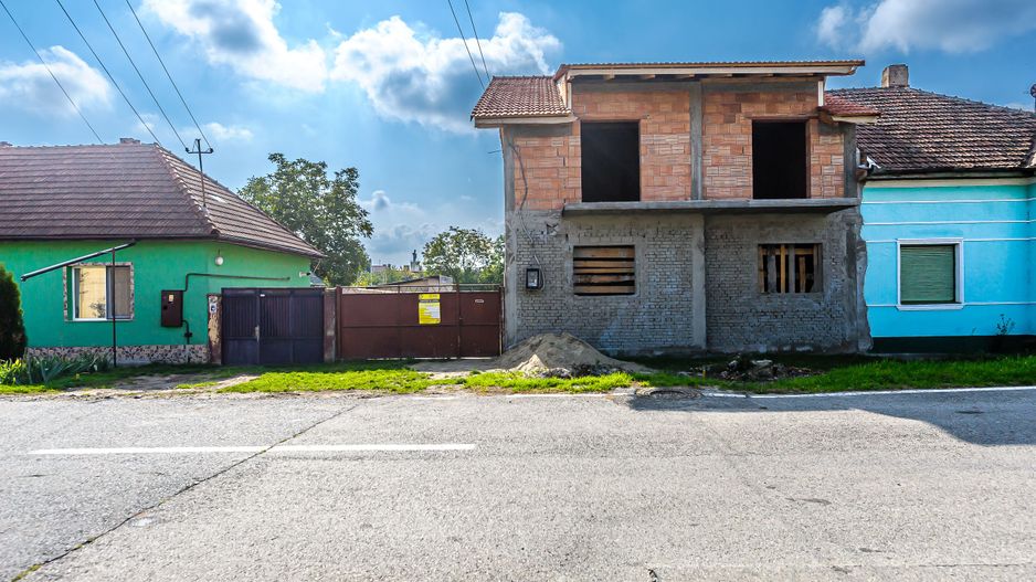 Casă la roșu în Aradul Nou. Zona Adam Müller-Guttenbrunn - Poză 2