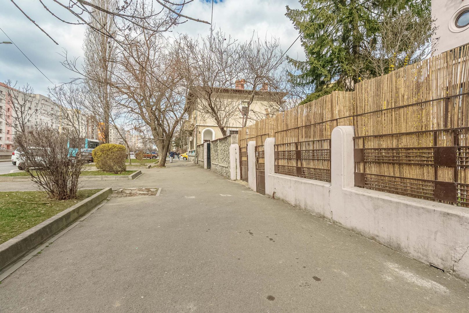 Piata Muncii, casa 87 mp totali, 179 mp curte libera, ideala birouri - Poză 3