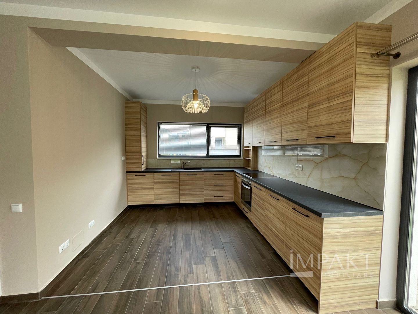 Casă / Vilă cu 4 camere de închiriat - Dezmir - Poză 5