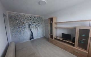 Apartament 3 camere, renovat complet, mobilat și utilat, lângă Colegiul Național „Mihail Sadoveanu”, Pașcani, cu pod pe toată suprafața - Poză 1