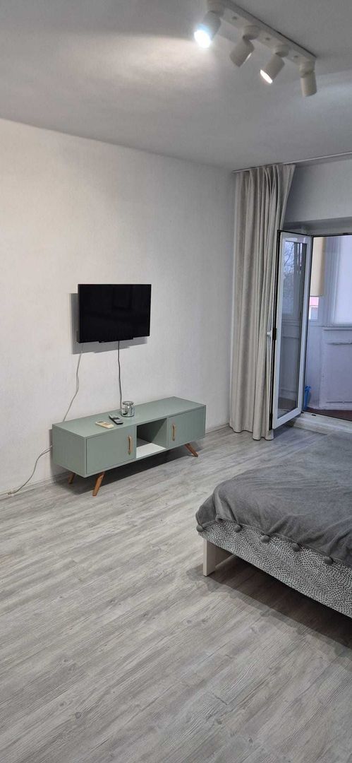 Închiriez garsonieră modernă, Piata Muncii, spațioasă, boiler, AC - Poză 1