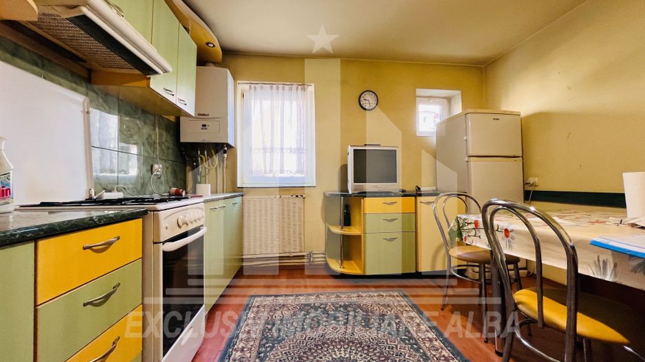 Apartament 3 camere de vanzare, zona Cetate, etaj 1, decomandat - Poză 1