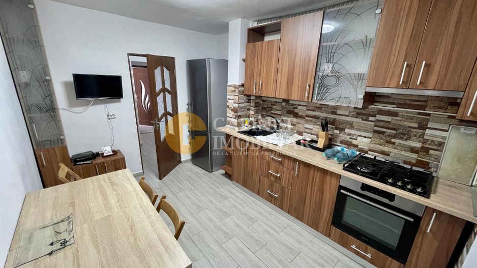 Galata - 3 Camere Decomandat - Mobilat/Utilat - 73 MP - Bloc dupa 1980 - Poză 8