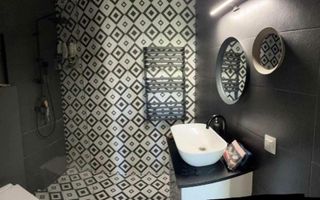 Unic! Apartament 5 camera si curte de 210 mp, central - Poză 12