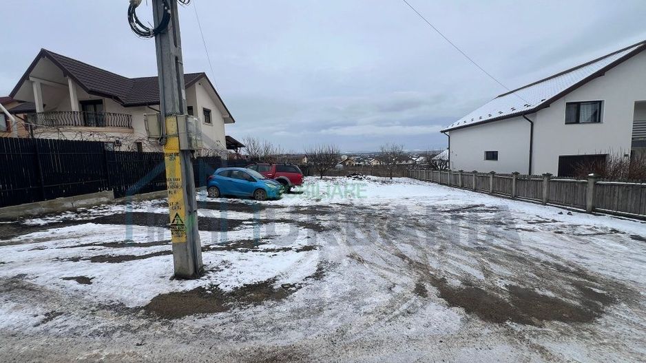 Teren intravilan 660 - Poză 1