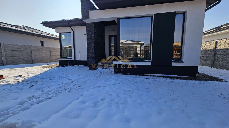 Casa parter de inchiriat cu 3 camere - comuna Berceni - Poză 1