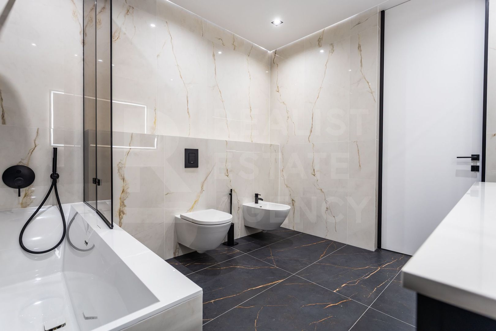 Chirie, apartament, 4 camere, str. Universității, Centru - Poză 36