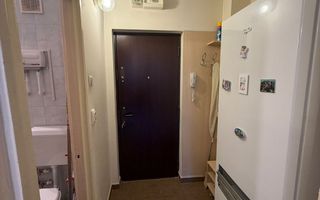 Vanzare Garsonieră renovată, 31 mp, 75 m metrou Favorit, balcon, AC - Poză 2