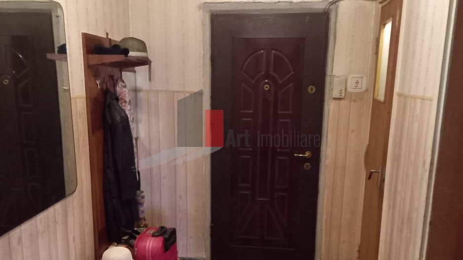 Vânzare apartament 3 camere - Poză 1