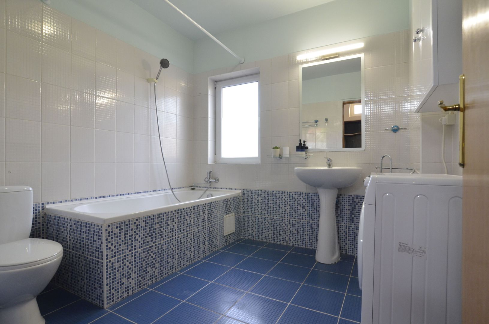 Inchiriem vila tip duplex 3 camere zona OMV Pipera - Poză 12