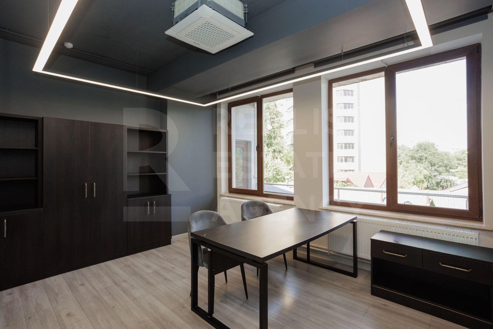 Se oferă oficiu sper chirie 270 mp, str. Petru Rareș, Centru - Poză 12