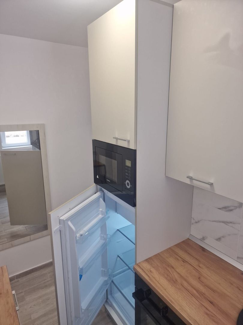 Apartament central cu o camera si loc de parcare - Poză 7