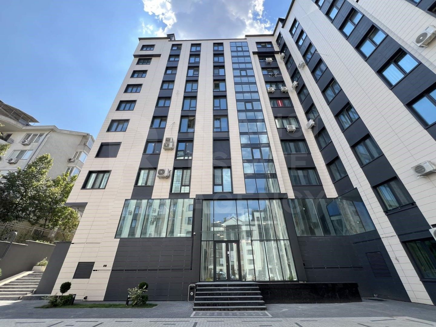 Vânzare, apartament, 2 dormitoare + living, strada Moara Roșie, Centru - Poză 1