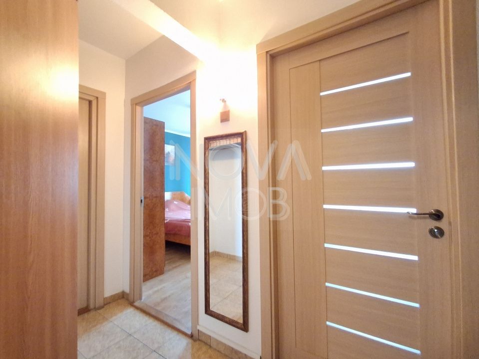 Apartament de inchiriat 3 camere etajul 4, cu lift,  Zona Vasile Aaron - Poză 12