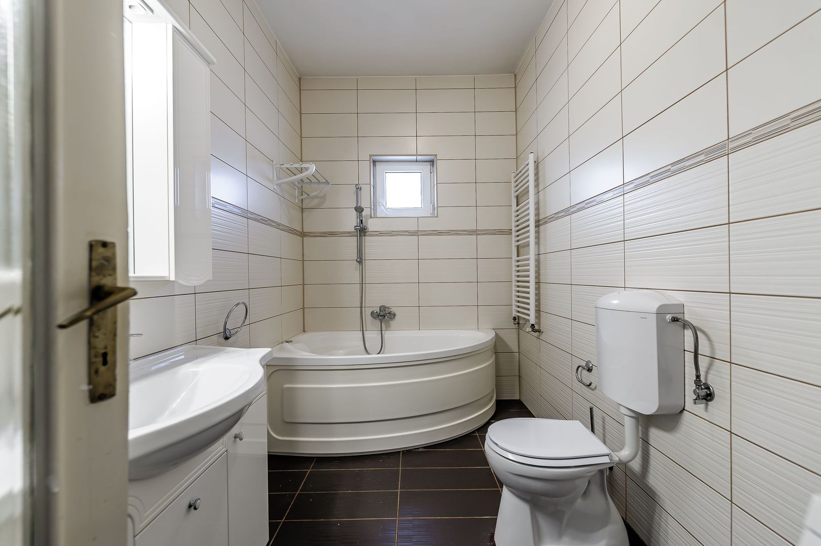 Vilă frumoasa aproape de strada Petru Rareș - Poză 8