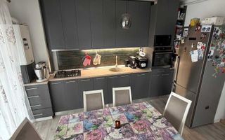 Apartament modern cu terasă generoasă și parcare subterană. - Poză 2