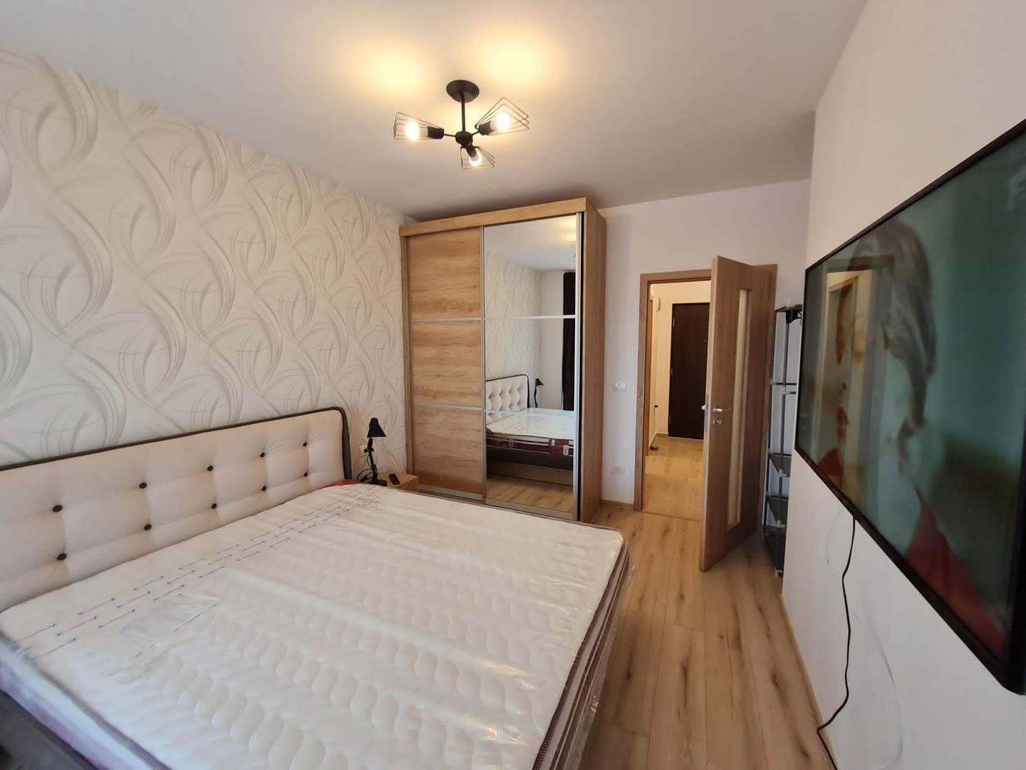 Lux la 5 minute de Iulius Town - Poză 26