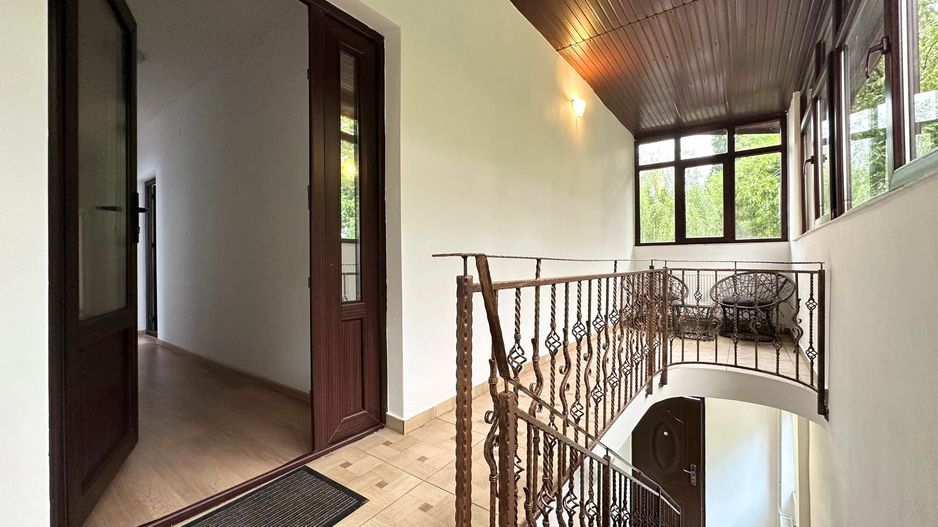 Casă complet renovată cu 4 camere și garaj generos Băneasa, Sector 1 - Poză 4