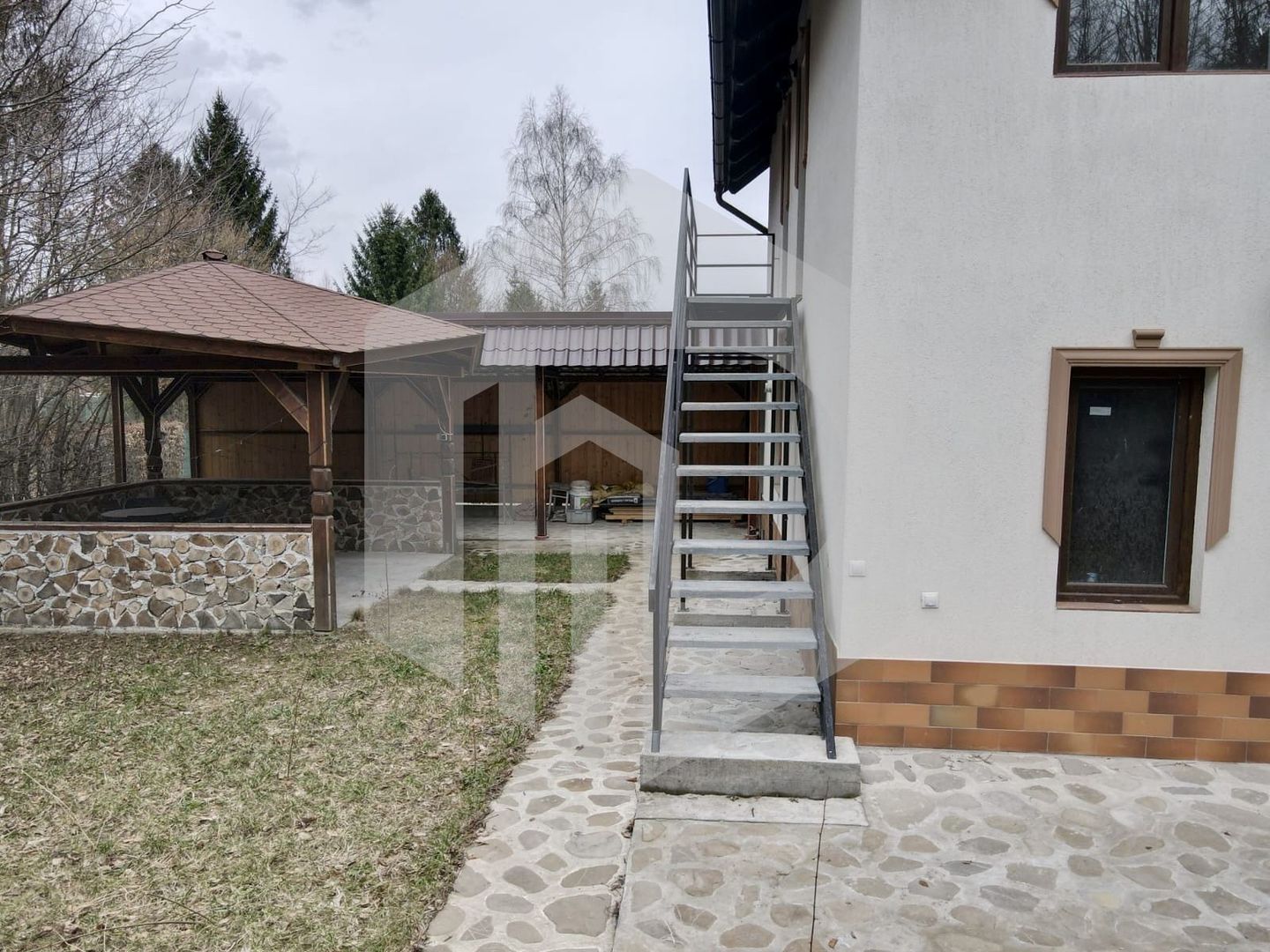 Casa de Vacanță în Valea Avrigului cu 3 Dormitoare //  120 mp - Poză 3