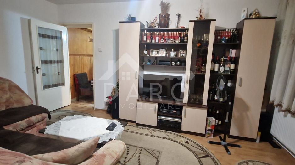 Vand apartament care este situat in cartierul Dambu - Poză 1