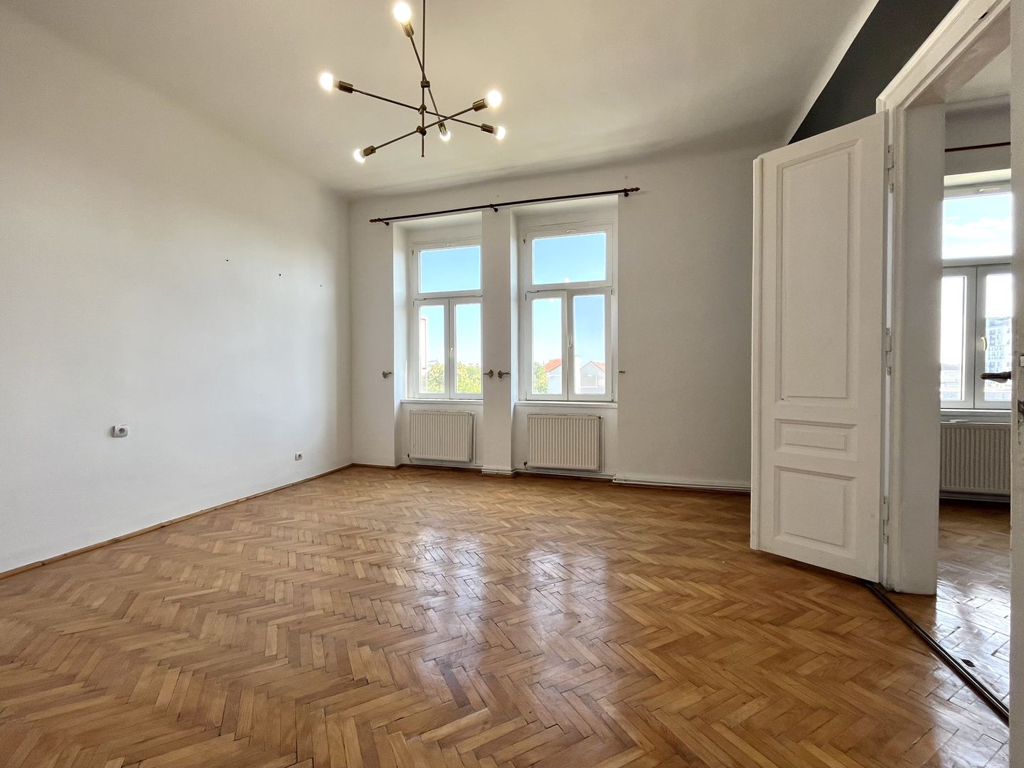 Un apartament spațios cu  2 camere, in , zona Centrala - Take Ionescu - Poză 2