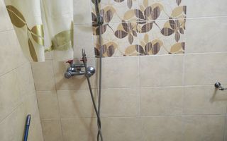 De inchiriat garsoniera in Micro 40, etaj 2/3, 900 lei - Poză 2