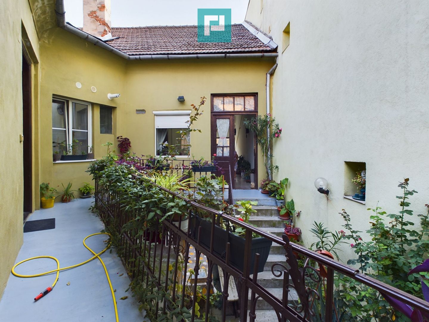 Clădire cu două apartamente zonă centrală - Poză 31